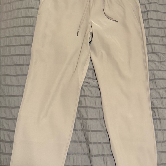 lululemon athletica Pants - Lululemon Cream Cropped Ankle Pants